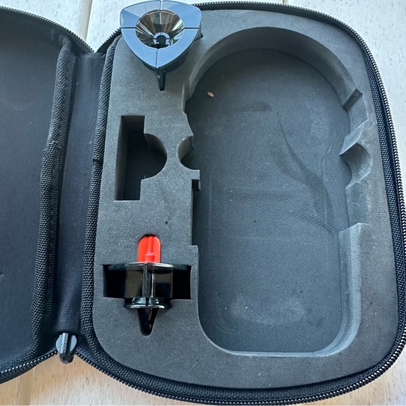 Black & Decker BullsEye Auto-Leveling Laser with Case BDL190S - Picture 12 of 15